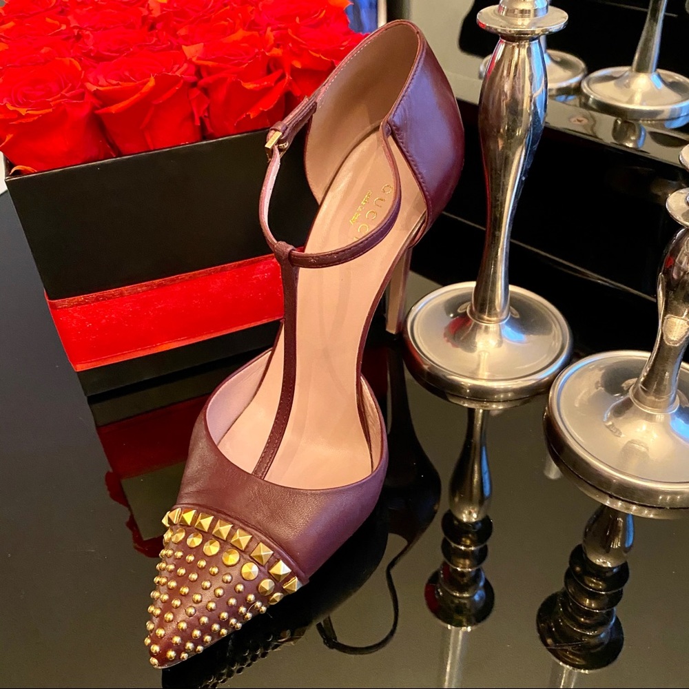 🎉HP🎉 AUTH GUCCI COLINE STUDDED T-STRAP PUMP